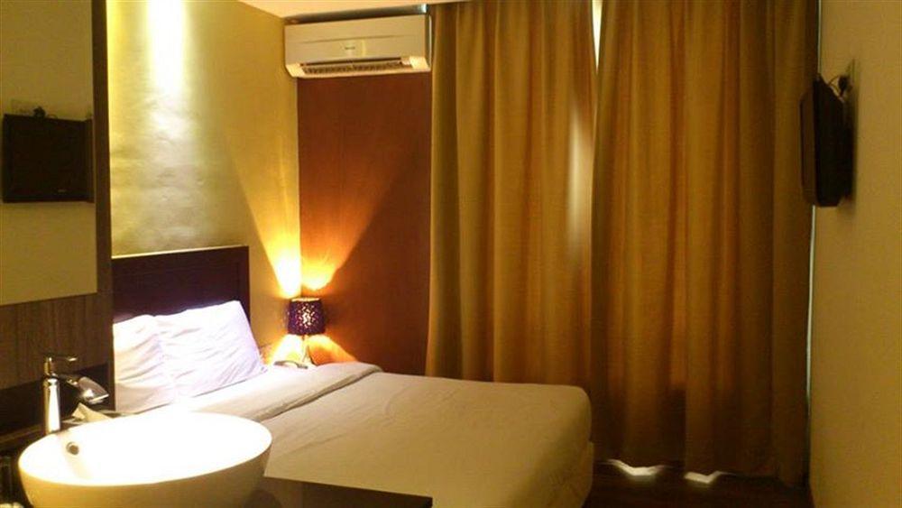 Zotel Business & Leisure Hotel Kuching Exterior foto